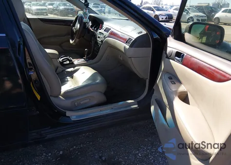 2002 Lexus Es 300 z USA, uszkodzony, nr VIN JTHBF30G420020341